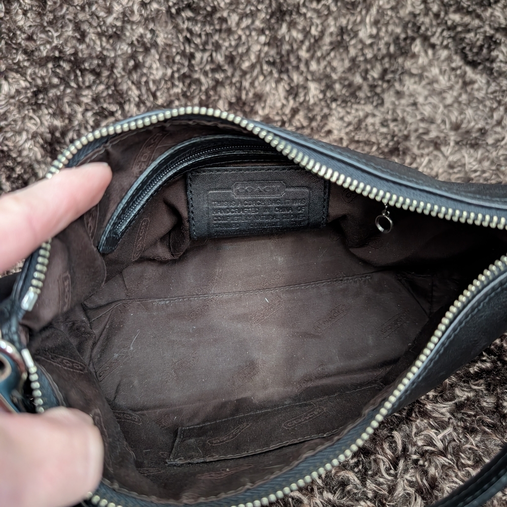 Small Vintage Coach Shoulder Bag - Picture 6 of 8